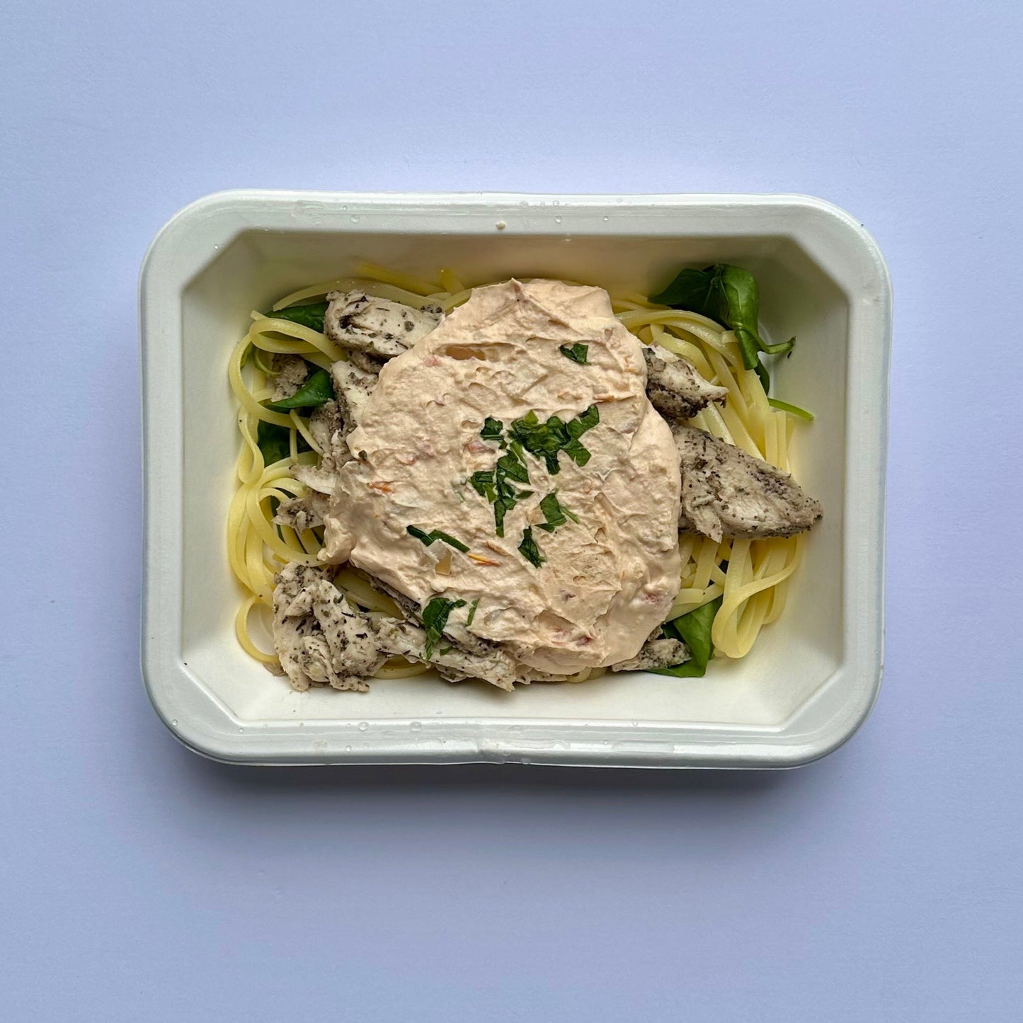 Fettuccine de pollo toscano